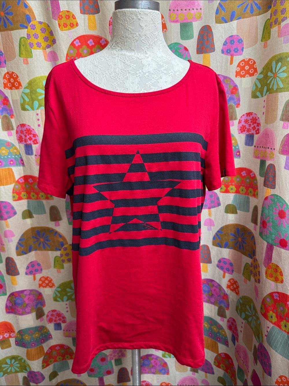Tommy Hilfiger S/S T Shirt. XL